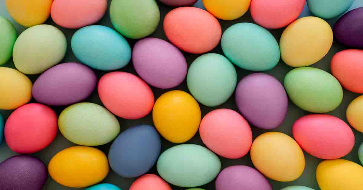 Există multe metode diferite de vopsire a ouălor, inclusiv folosirea coloranților alimentari, a vinului roșu sau a altor metode tradiționale.