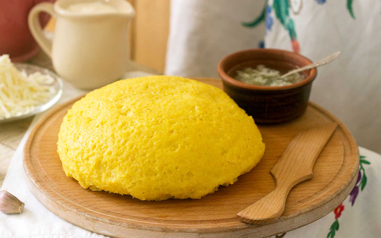 mamaliga mancarea traditionala romaneasca