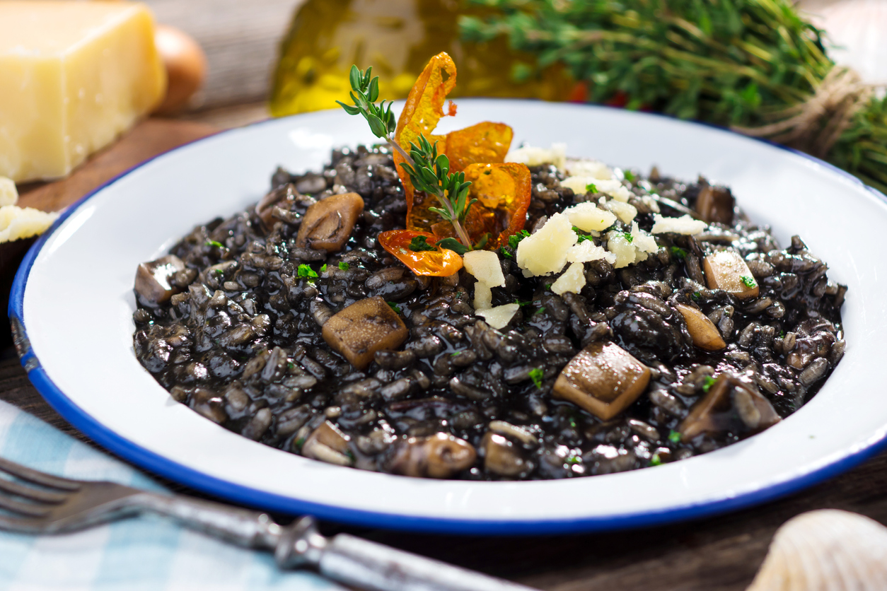 farfurie cu risotto de orez negru