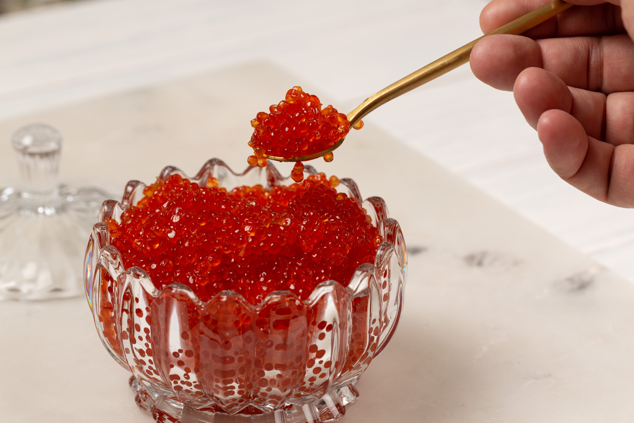 caviar rosu in bol de cristal