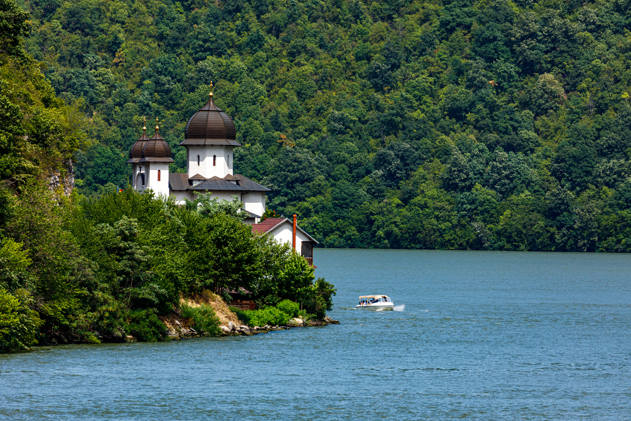 Manastirea Mraconia de la Dunare in Romania