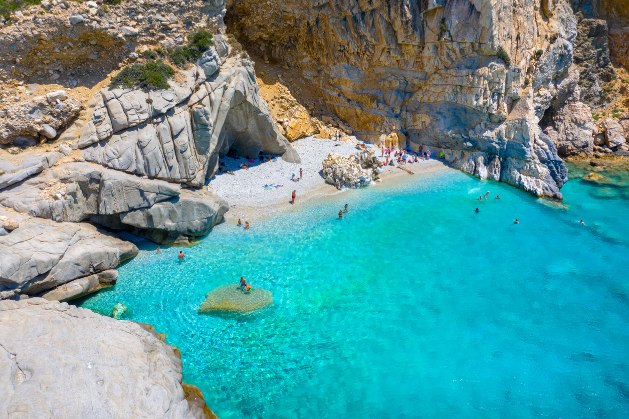 plaja spectaculoasa pe insula Ikaria