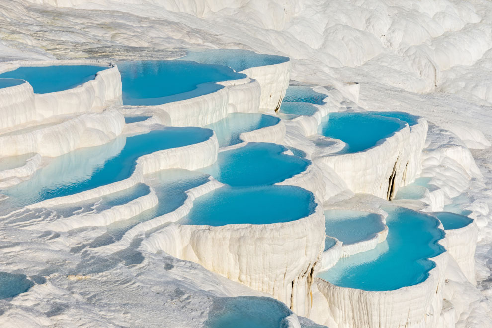 Vedere a teraselor de marmura alba de la Pamukkale