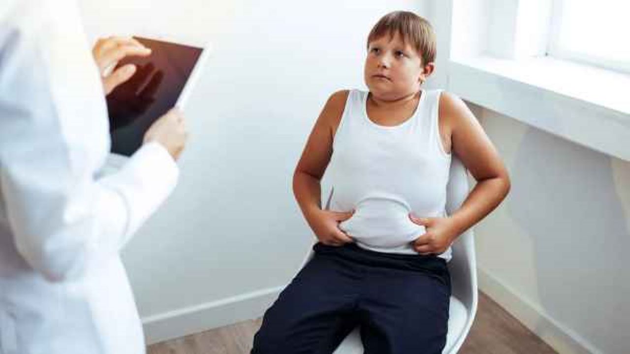 copil obez la control la medic