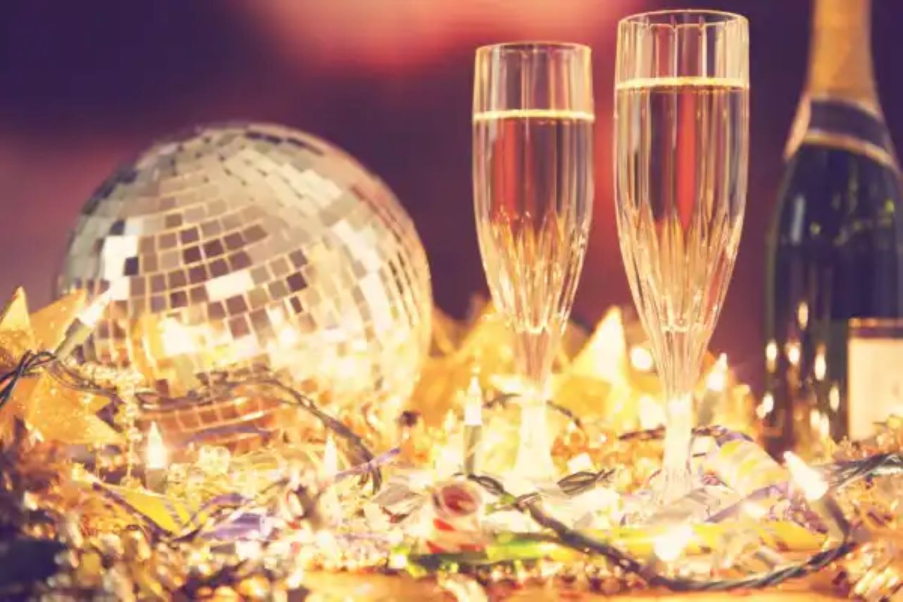 pahar, ceas si artificii de revelion