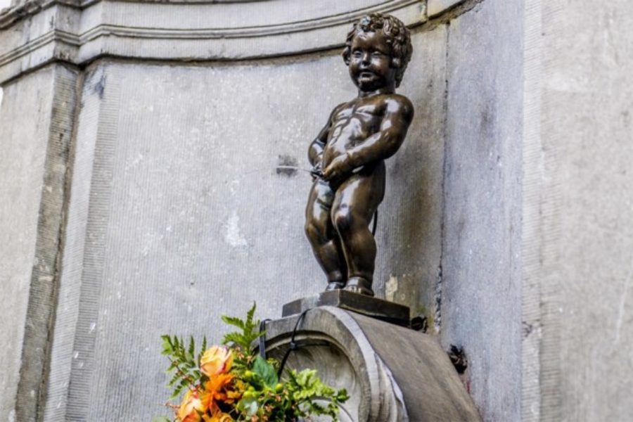 statuia Manneken Pis din Bruxelles