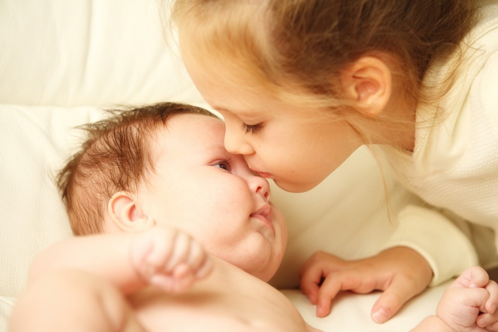 sora mai mare cu fratele nou nascut