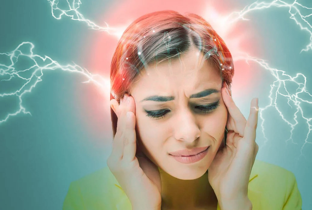 femeie cu durere mare de cap