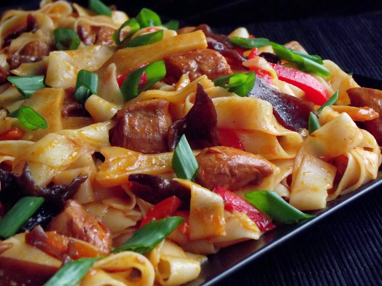 farfurie cu pui cu legume in stil chinezesc