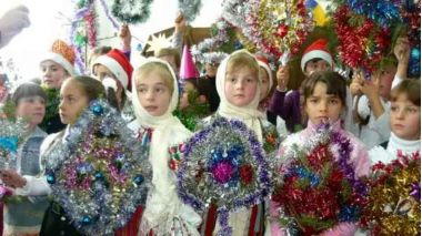 copii in costum popular cu sorcova