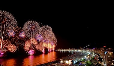 artificii de Revelion pe plaja Copacabana