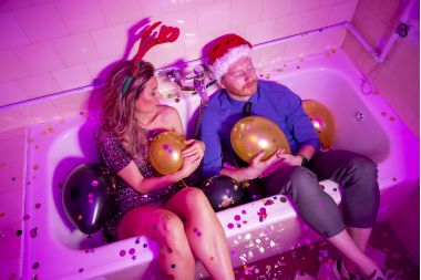 femeie si barbat mahmuri