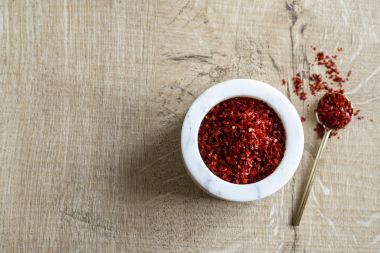 bol cu fulgi de ardei iuti