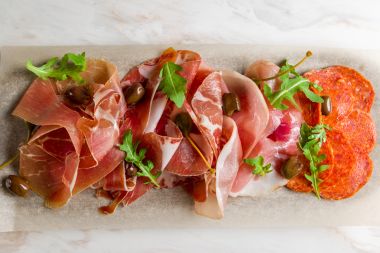 farfurie cu jambon de porc iberic