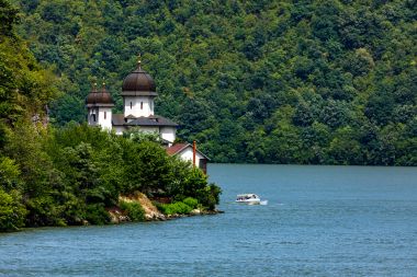 Manastirea Mraconia de la Dunare in Romania