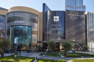 Dubai Mall, centru comercial de lux Fashion Avenue intrare într-o zi însorită