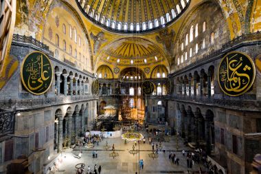 Interiorul Hagia Sophia - bazilica bizantină antică