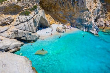 plaja spectaculoasa pe insula Ikaria