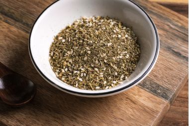 castron cu condimentul zatar