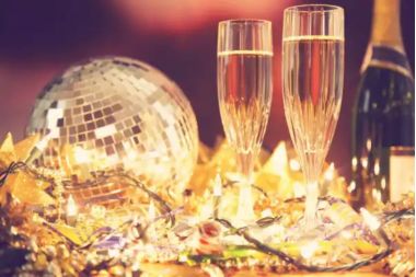 pahar, ceas si artificii de revelion