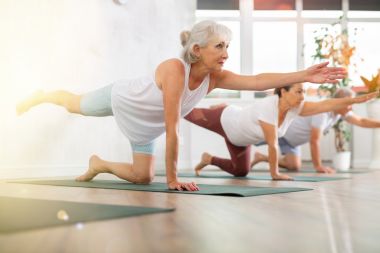 femei in varsta care fac sport