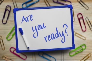 Text scris de mână în tablă albă: are you ready?