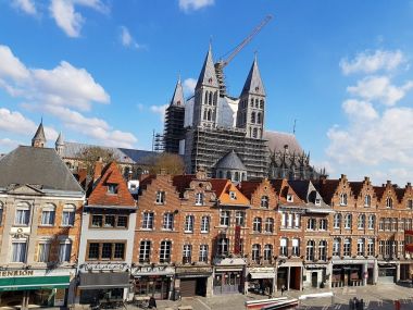 vedere de ansamblu a Catedrala Notre Dame din Tournai