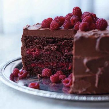 tort de ciocolata cu fructe de padure